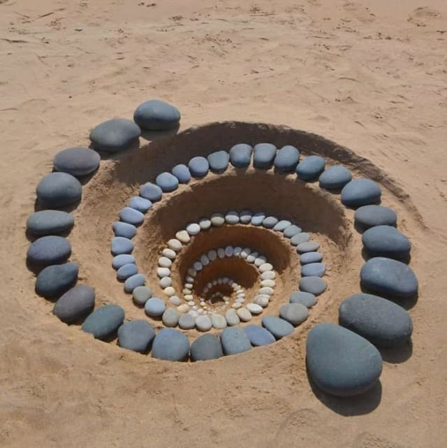 Jon Foreman arranged the stones in shapes and made many design